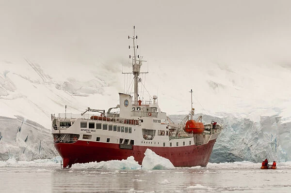 Antarctica, Antarctic Peninsula, Paradise Bay, Antarctic Dream ship