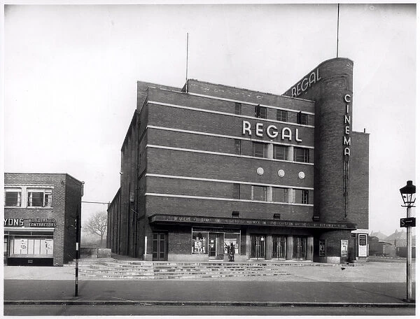 Regal Cinema on Cross Gates Road, Leeds, 1943 (b  /  w photo)