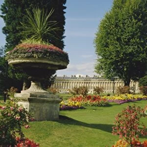 Gardens and the Royal Crescent, Bath, Avon, England, UK