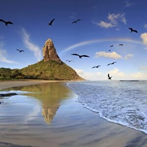 Brazil, Fernando de Noronha, Conceicao beach with Morro Pico mountain in the background